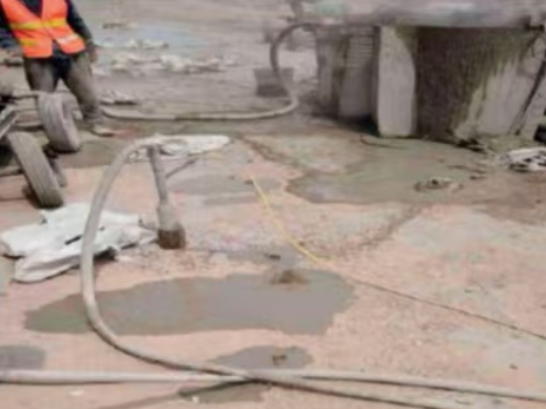 宿松水泥混凝土路面板底注浆技术 路面脱空注浆整治方案