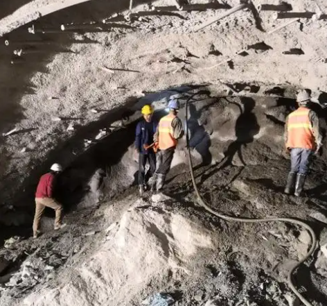 宿松隧道拱顶带模注浆料，微膨胀注浆料的特点及施工工艺